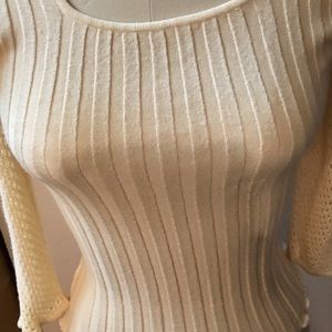 Sweater long sleeves.